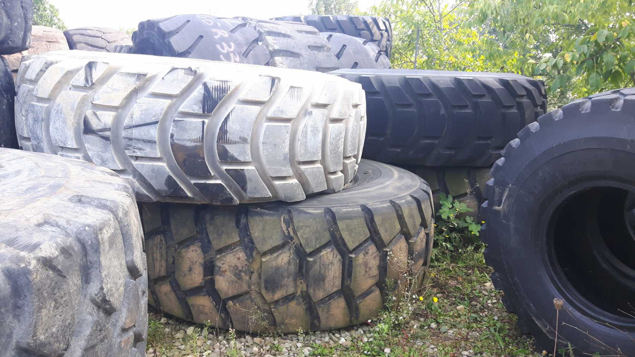 BRIDGESTONE 29/5R35 Pneumatici 29.5R35 in buone condizioni - Guma za Građevinska mašina: slika 1 BRIDGESTONE 29/5R35 Pneumatici 29.5R35 in buone condizioni - Guma za Građevinska mašina: slika 1