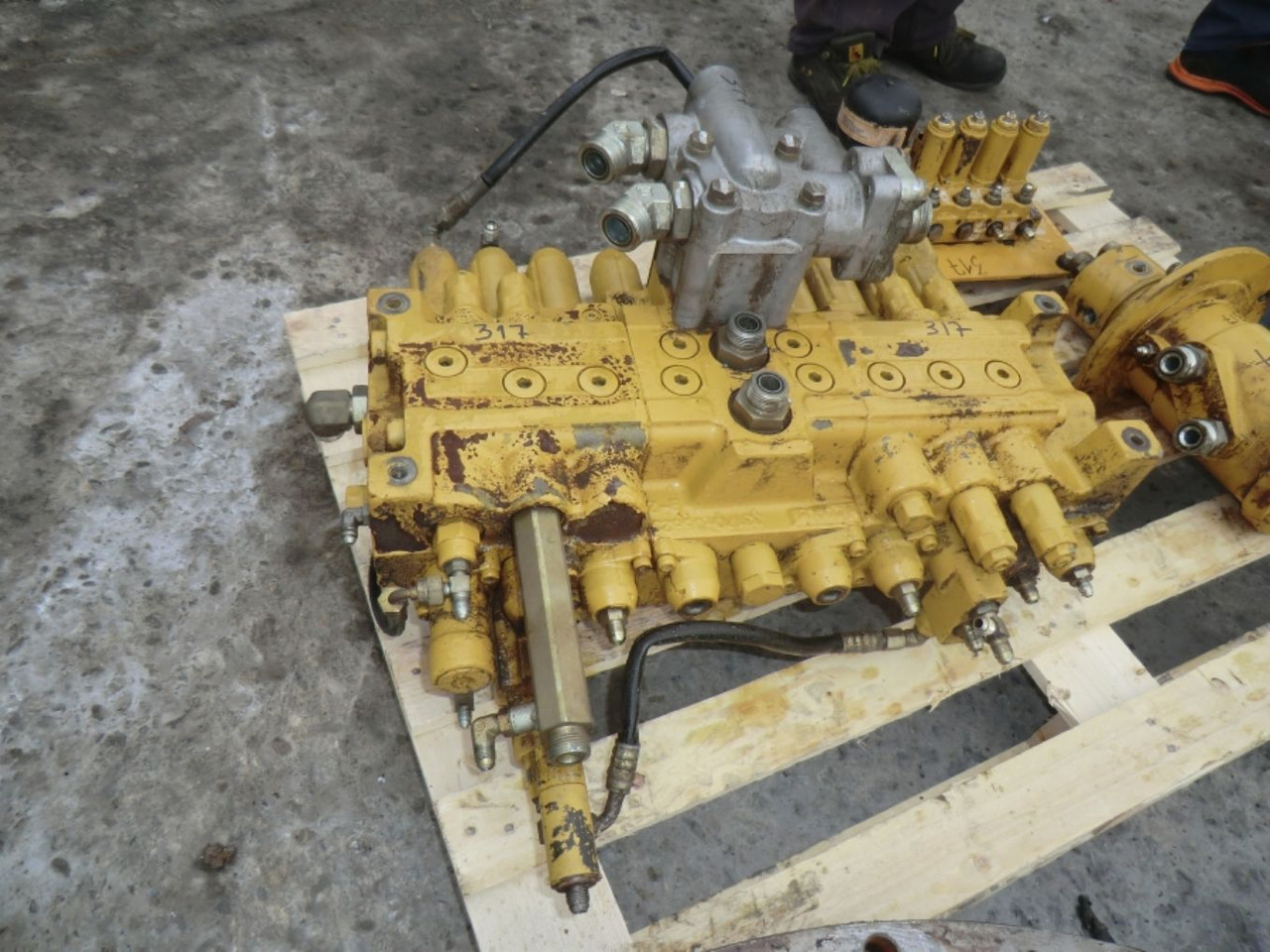 Caterpillar 317B LN Distributore idrualico - Hidraulični ventil za Građevinska mašina: slika 3 Caterpillar 317B LN Distributore idrualico - Hidraulični ventil za Građevinska mašina: slika 3