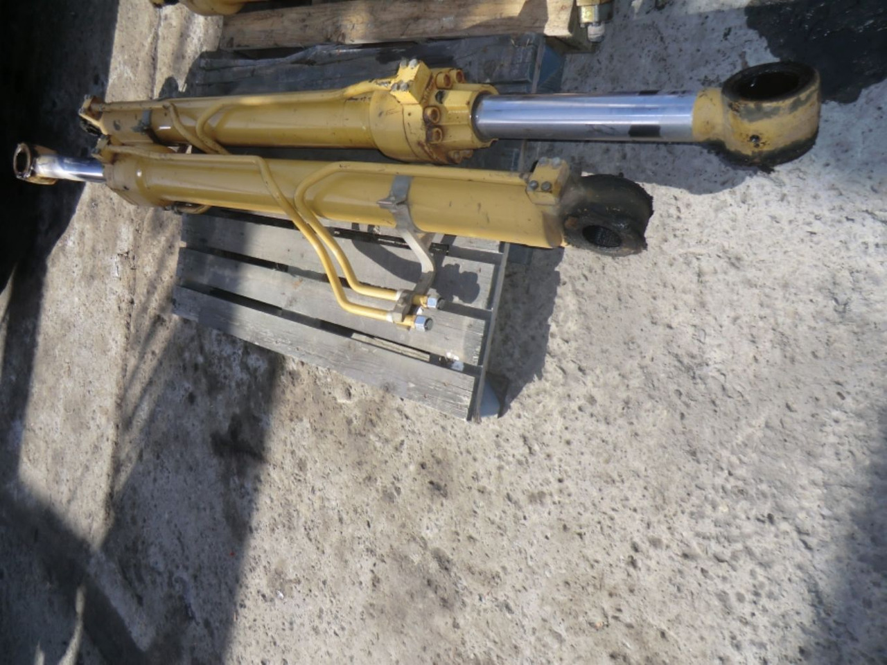 Caterpillar 317B LN N. 2 cilindri di sollevamento - Hidraulični cilindar za Građevinska mašina: slika 1 Caterpillar 317B LN N. 2 cilindri di sollevamento - Hidraulični cilindar za Građevinska mašina: slika 1