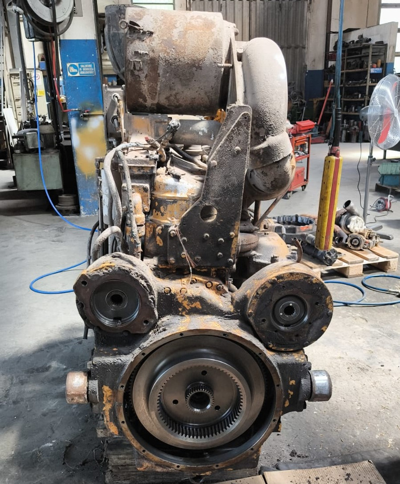 Caterpillar 3406 Motore usato completo di convertitore e pompe - Motor i delovi za Građevinska mašina: slika 4 Caterpillar 3406 Motore usato completo di convertitore e pompe - Motor i delovi za Građevinska mašina: slika 4