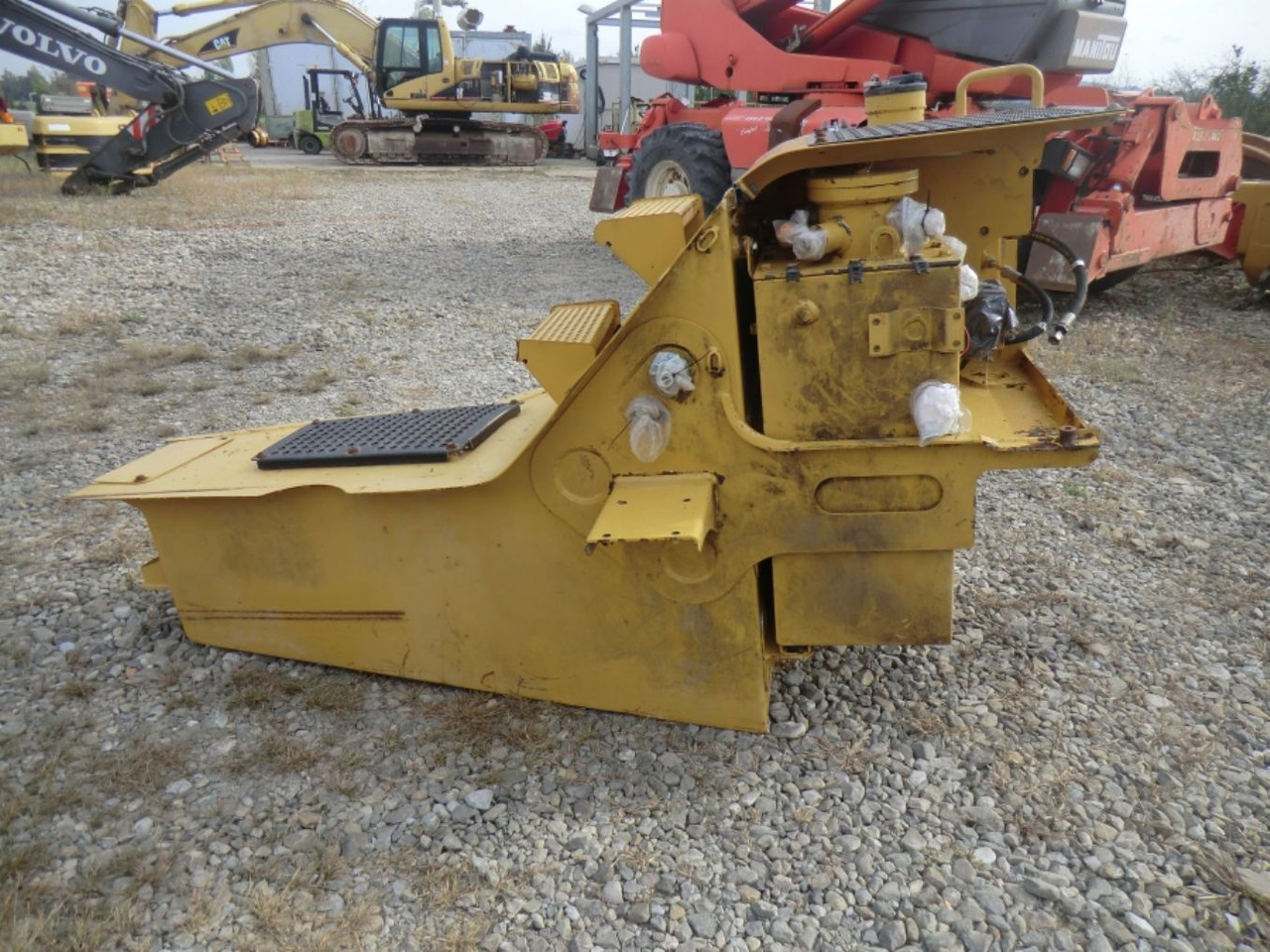 Caterpillar 735 Serbatoio gasolio - Rezervoar za gorivo za Građevinska mašina: slika 2 Caterpillar 735 Serbatoio gasolio - Rezervoar za gorivo za Građevinska mašina: slika 2