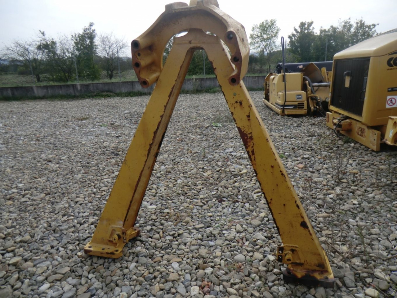 Caterpillar 735 Supporto telaio assale centrale con flangia - Ram/ Šasija za Građevinska mašina: slika 2 Caterpillar 735 Supporto telaio assale centrale con flangia - Ram/ Šasija za Građevinska mašina: slika 2