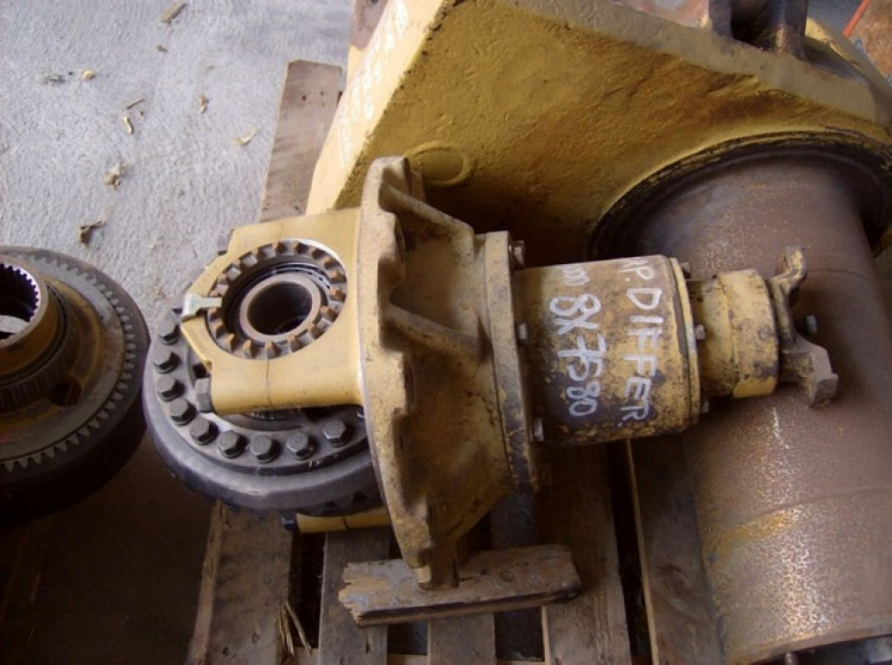 Caterpillar D300D DIFFERENZIALE CON COPPIA CONICA - Diferencijalna brzina za Građevinska mašina: slika 1 Caterpillar D300D DIFFERENZIALE CON COPPIA CONICA - Diferencijalna brzina za Građevinska mašina: slika 1