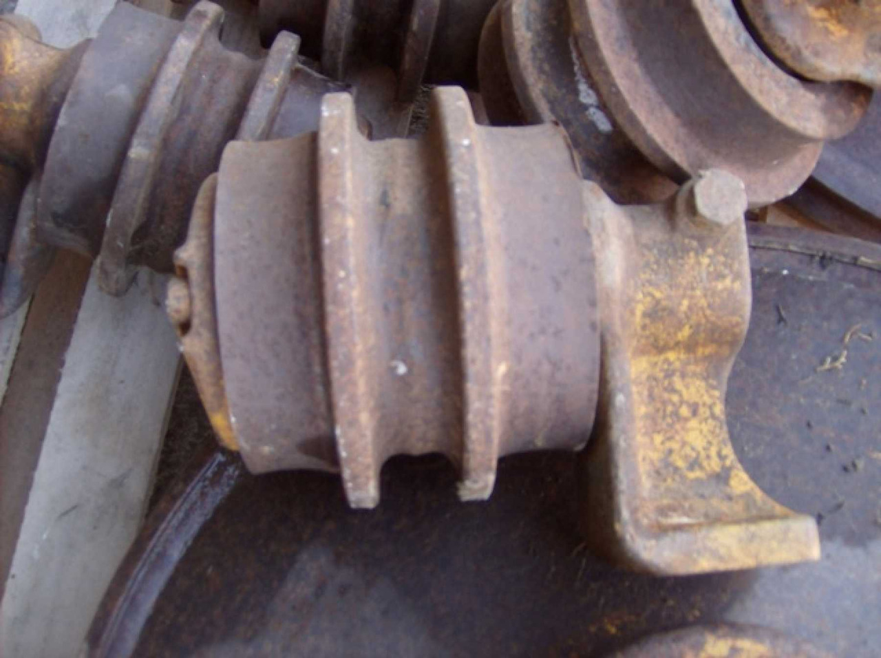 FIAT ALLIS FL8 2 RULLI SUPERIORI - Valjci za šine za Građevinska mašina: slika 1 FIAT ALLIS FL8 2 RULLI SUPERIORI - Valjci za šine za Građevinska mašina: slika 1