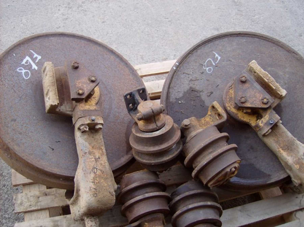 FIAT ALLIS FL8 2 RUOTE FOLLE - Delovi podvozja za Građevinska mašina: slika 4 FIAT ALLIS FL8 2 RUOTE FOLLE - Delovi podvozja za Građevinska mašina: slika 4