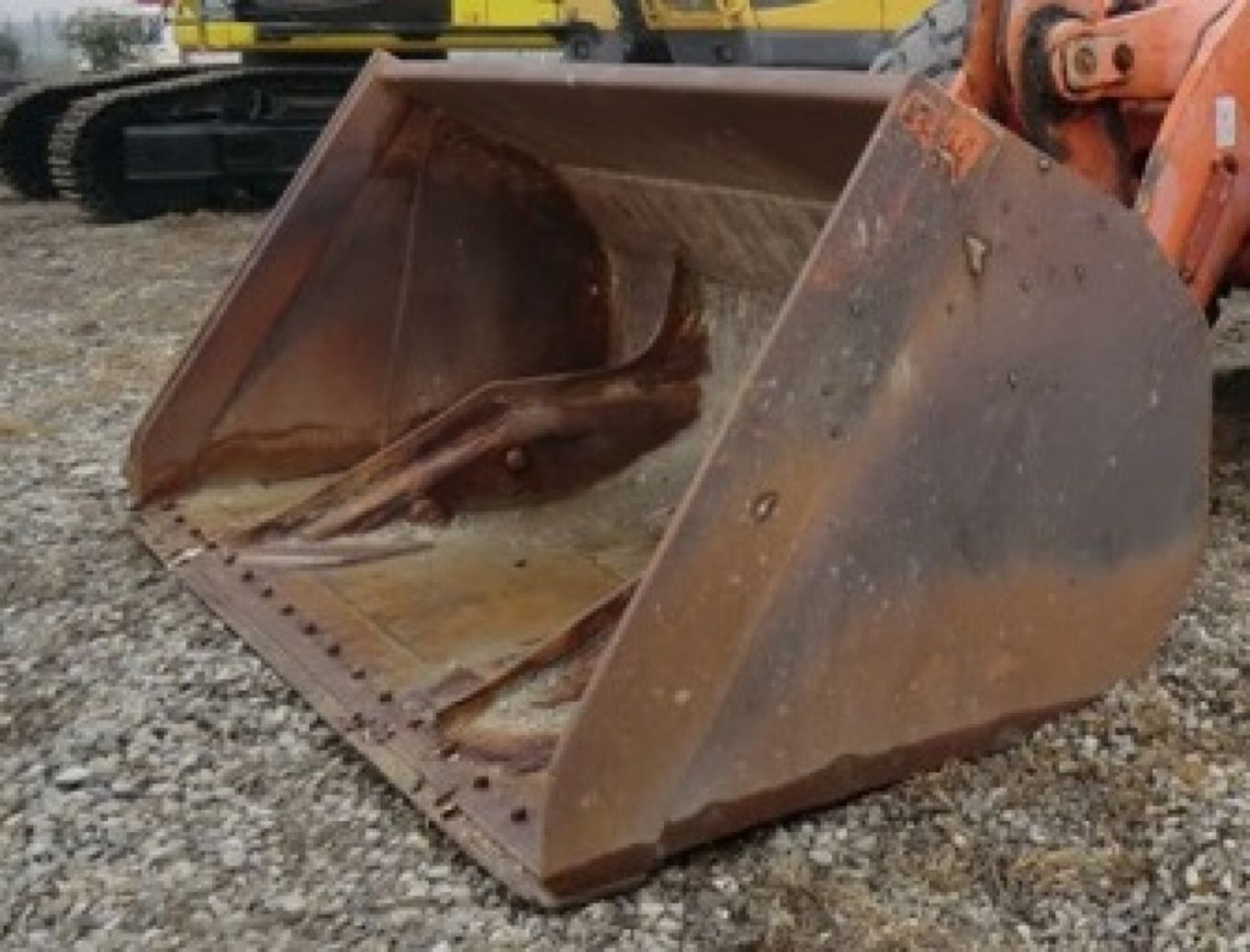 FIAT HITACHI W270 Benna ad alto ribaltamento, completo di salvatagliente. - Utovarna kašika: slika 3 FIAT HITACHI W270 Benna ad alto ribaltamento, completo di salvatagliente. - Utovarna kašika: slika 3