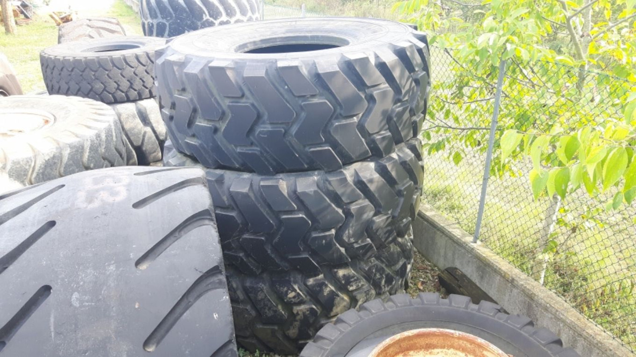 MICHELIN 29/5R35 Pneumatici 29.5R35 in buone condizioni - Guma za Građevinska mašina: slika 2 MICHELIN 29/5R35 Pneumatici 29.5R35 in buone condizioni - Guma za Građevinska mašina: slika 2
