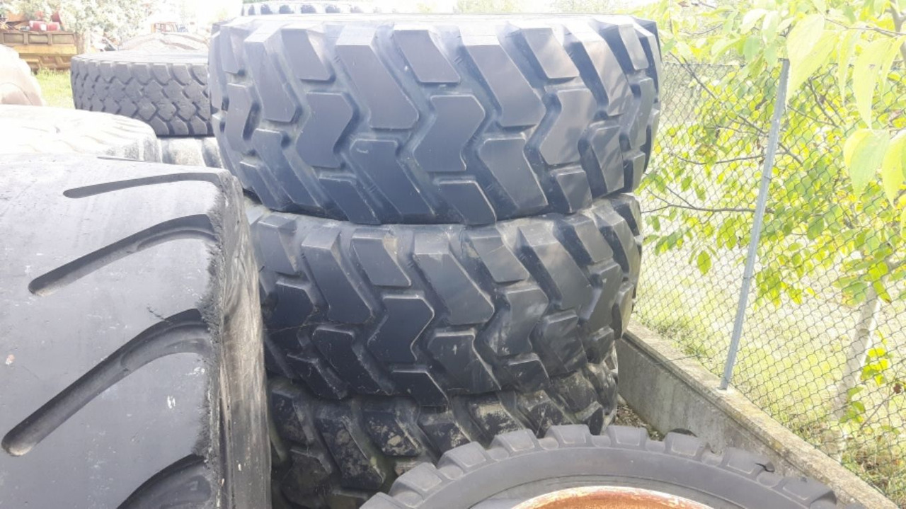 MICHELIN 29/5R35 Pneumatici 29.5R35 in buone condizioni - Guma za Građevinska mašina: slika 1 MICHELIN 29/5R35 Pneumatici 29.5R35 in buone condizioni - Guma za Građevinska mašina: slika 1