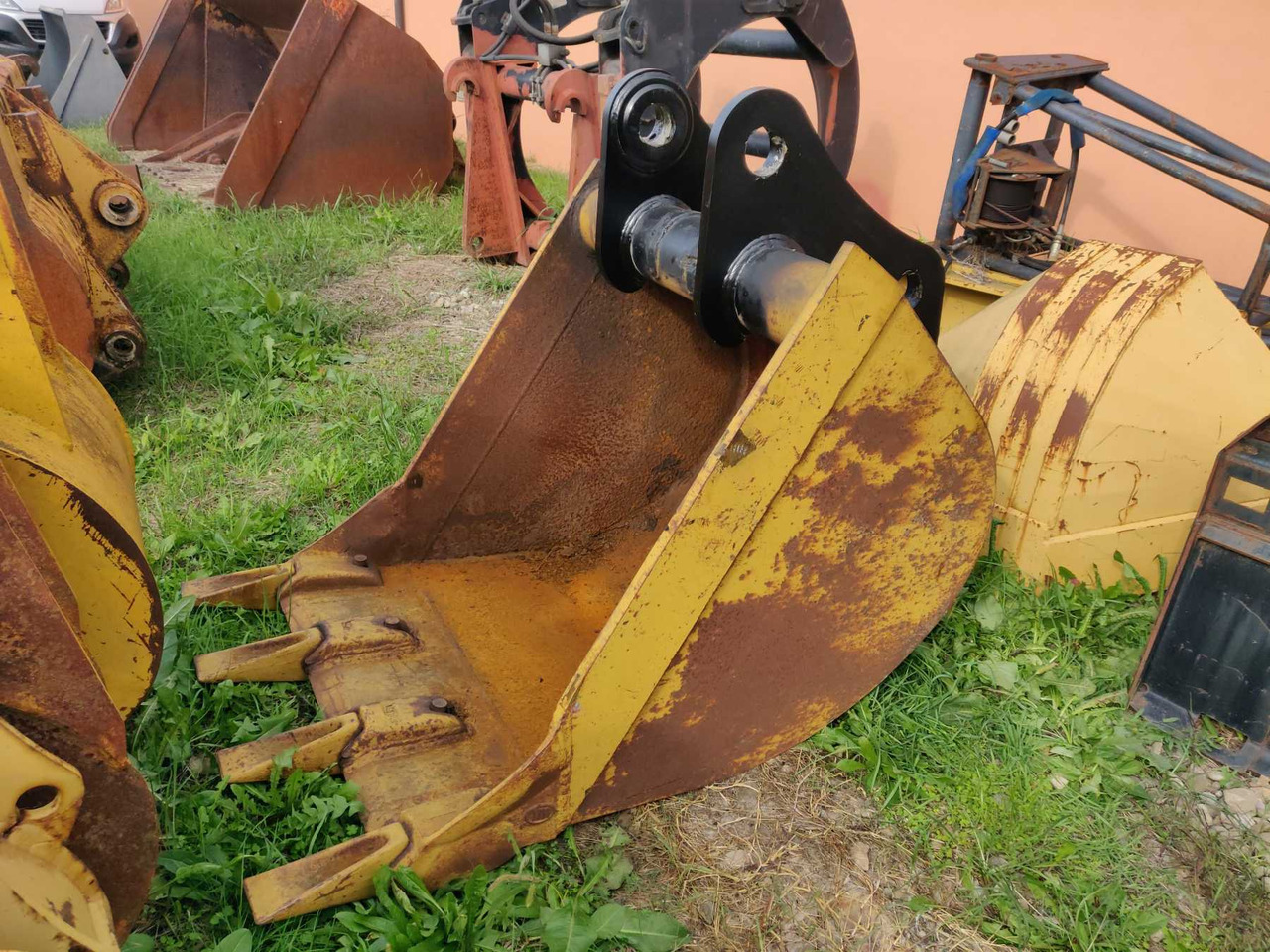 Varie 1000 MM benna da 1000 mm con denti. Attacco adattabile CAT 323B e VOLVO EC220 - Kašika za bager: slika 3 Varie 1000 MM benna da 1000 mm con denti. Attacco adattabile CAT 323B e VOLVO EC220 - Kašika za bager: slika 3