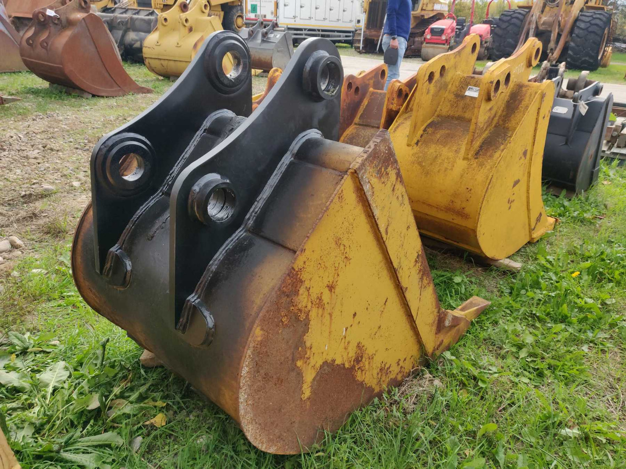 Varie 1000 MM benna da 1000 mm con denti. Attacco adattabile CAT 323B e VOLVO EC220 - Kašika za bager: slika 4 Varie 1000 MM benna da 1000 mm con denti. Attacco adattabile CAT 323B e VOLVO EC220 - Kašika za bager: slika 4
