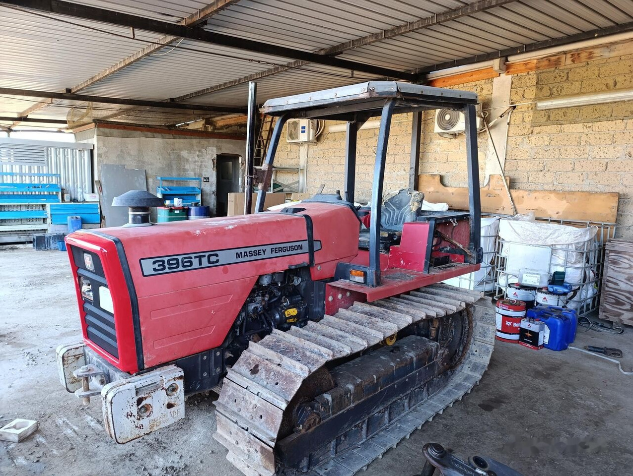 Massey Ferguson 396 TC - Traktor guseničar: slika 1 Massey Ferguson 396 TC - Traktor guseničar: slika 1