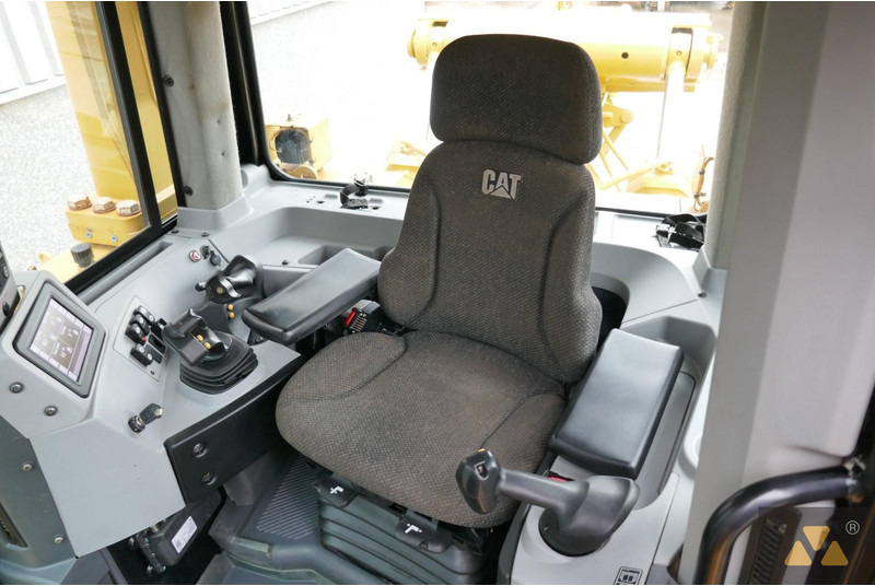 Buldožer Caterpillar D8T: slika 7