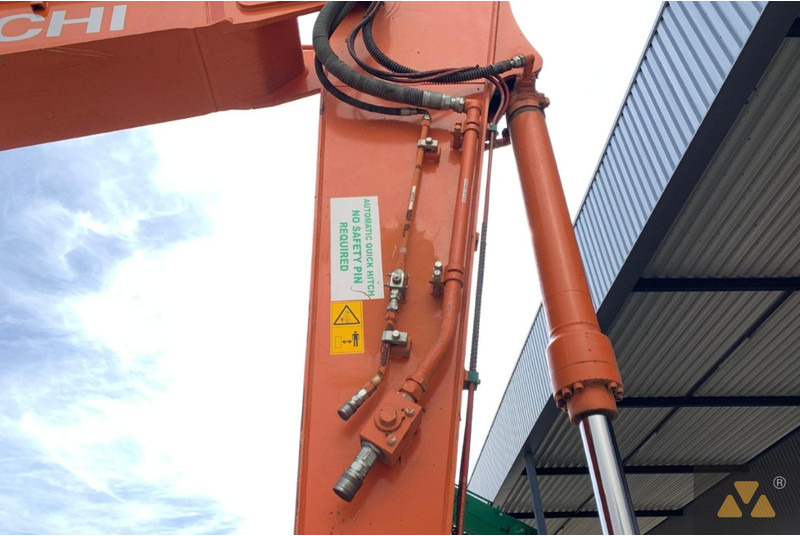 Bager guseničar Hitachi ZX225USLC-6: slika 13
