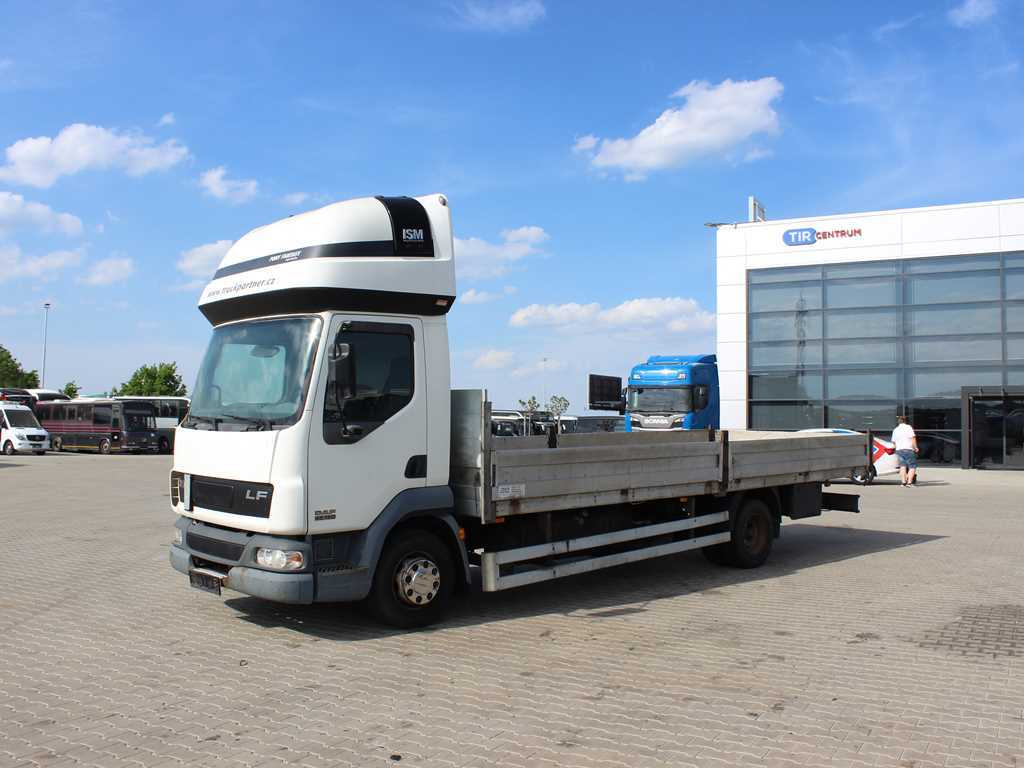DAF LF 45.180, SLEEPING BODY, EURO 3, TIRES 80% - Kamion sa tovarnim sandukom: slika 1 DAF LF 45.180, SLEEPING BODY, EURO 3, TIRES 80% - Kamion sa tovarnim sandukom: slika 1