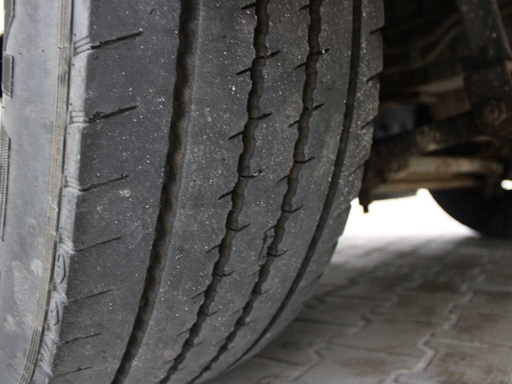 Kamion sa ceradom Volvo FL 240, EURO 5, HYDRAULIC FRONT, TIRES 80%: slika 20