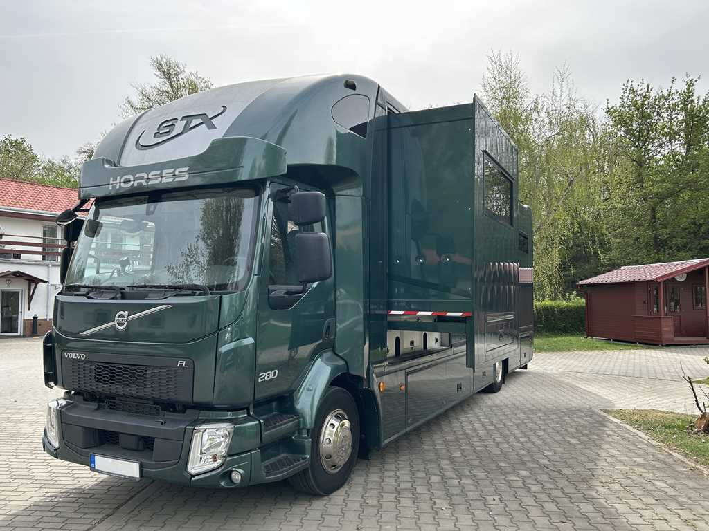 Volvo STX FL, FOR 6 PEOPLE, FOR TRANSPORTING FIVE HORSES, CAMERA, 2X HYDRAULIC FRONT - Kamioni za prevoz konja: slika 1 Volvo STX FL, FOR 6 PEOPLE, FOR TRANSPORTING FIVE HORSES, CAMERA, 2X HYDRAULIC FRONT - Kamioni za prevoz konja: slika 1