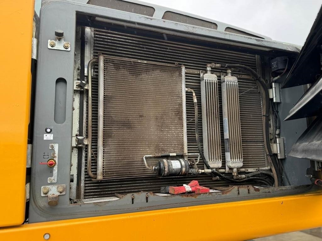Bager za obradu otpada/ Industrije Liebherr LH 30 M: slika 16