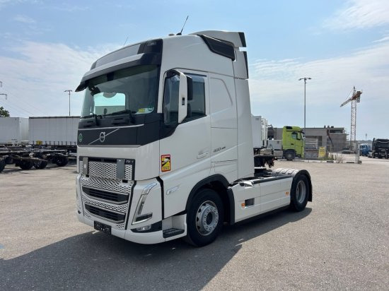 Volvo FH 460 EURO 6, I-Shift, Retarder, Globetrotter, Standklima Voll-Spoiler - Tegljač: slika 1 Volvo FH 460 EURO 6, I-Shift, Retarder, Globetrotter, Standklima Voll-Spoiler - Tegljač: slika 1