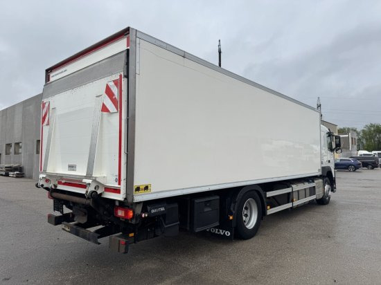 Volvo FM 420, Schlafkabine Koffer mit Ladebordwand - Kamion sa zatvorenim sandukom: slika 4 Volvo FM 420, Schlafkabine Koffer mit Ladebordwand - Kamion sa zatvorenim sandukom: slika 4