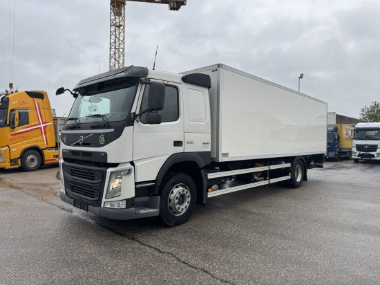 Volvo FM 420, Schlafkabine Koffer mit Ladebordwand - Kamion sa zatvorenim sandukom: slika 1 Volvo FM 420, Schlafkabine Koffer mit Ladebordwand - Kamion sa zatvorenim sandukom: slika 1