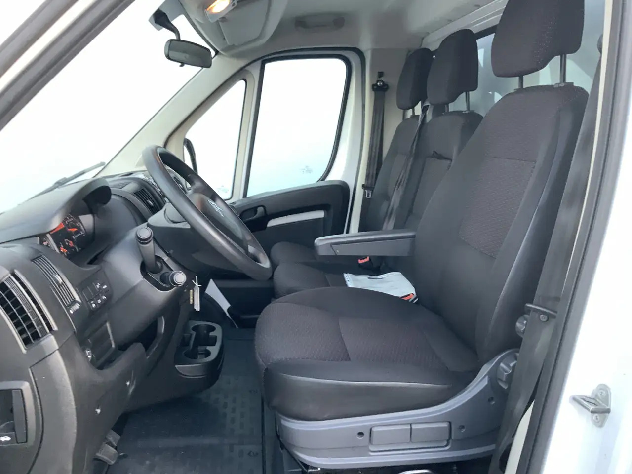 Citroen Jumper 2.2 BlueHDi 165 L3 3.5t Meubel bak & Deuren Airco - Dostavno vozilo sa zatvorenim sandukom: slika 4 Citroen Jumper 2.2 BlueHDi 165 L3 3.5t Meubel bak & Deuren Airco - Dostavno vozilo sa zatvorenim sandukom: slika 4