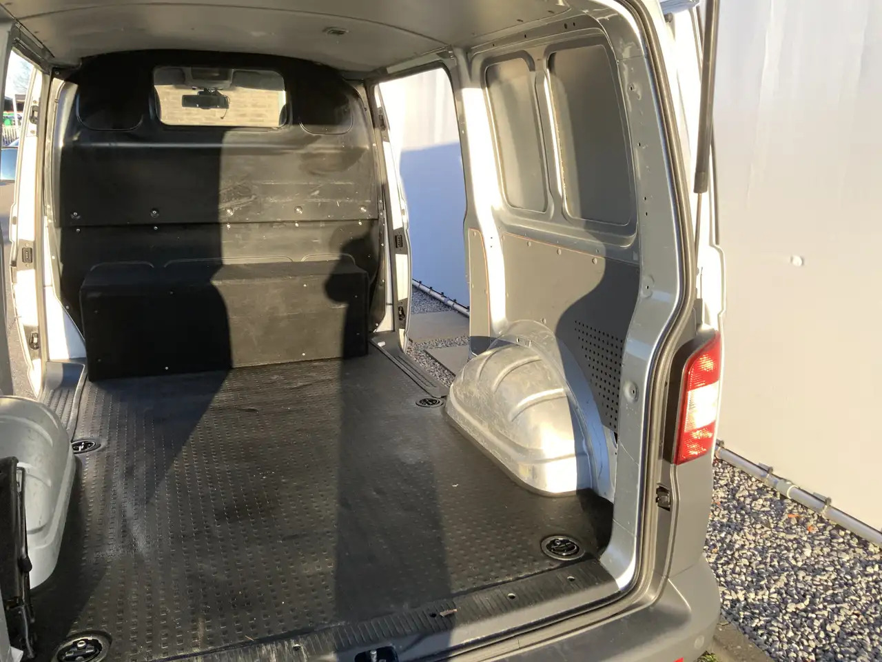 Volkswagen T5 Transporter 2.0 L1H2 Benzine Airco Navi Dub Schuifdeuren Leer - Druga mašina: slika 5 Volkswagen T5 Transporter 2.0 L1H2 Benzine Airco Navi Dub Schuifdeuren Leer - Druga mašina: slika 5