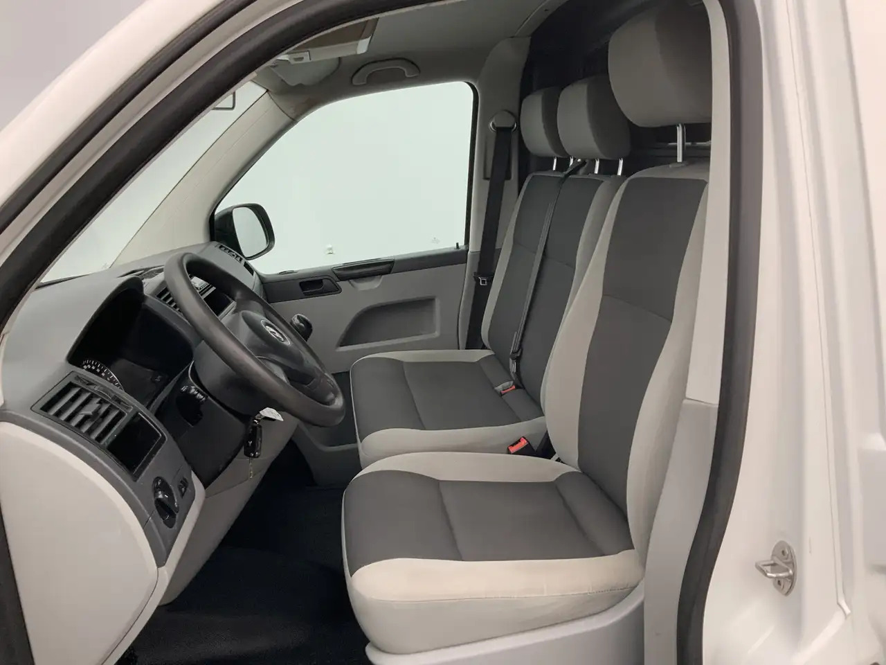 Volkswagen T5 Transporter 2.0 TDI L2H2 Airco Cruise 3 Zits Imperiaal & Trekh - Druga mašina: slika 5 Volkswagen T5 Transporter 2.0 TDI L2H2 Airco Cruise 3 Zits Imperiaal & Trekh - Druga mašina: slika 5