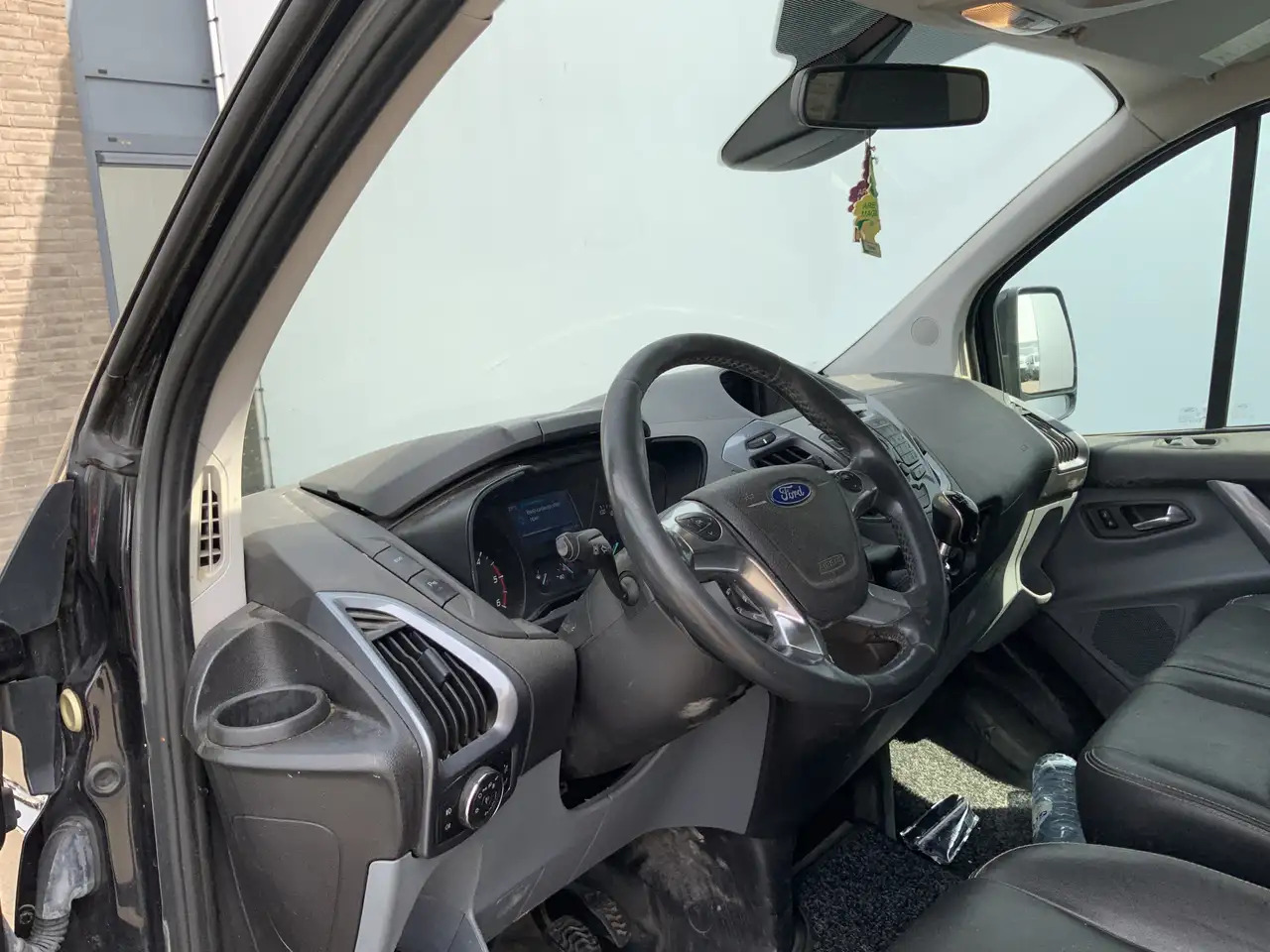 Ford Transit Custom 290 2.2 TDCI L1H1 Sport Airco Cruise 3 Zits Dub Sc - Furgon: slika 5 Ford Transit Custom 290 2.2 TDCI L1H1 Sport Airco Cruise 3 Zits Dub Sc - Furgon: slika 5