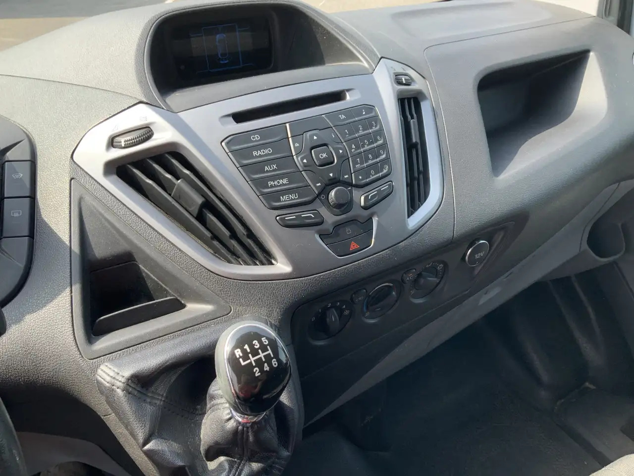 Ford Transit Custom 290 2.2 TDCI L1H2 Trend Airco Cruise 3 Zits Trekha - Furgon: slika 4 Ford Transit Custom 290 2.2 TDCI L1H2 Trend Airco Cruise 3 Zits Trekha - Furgon: slika 4