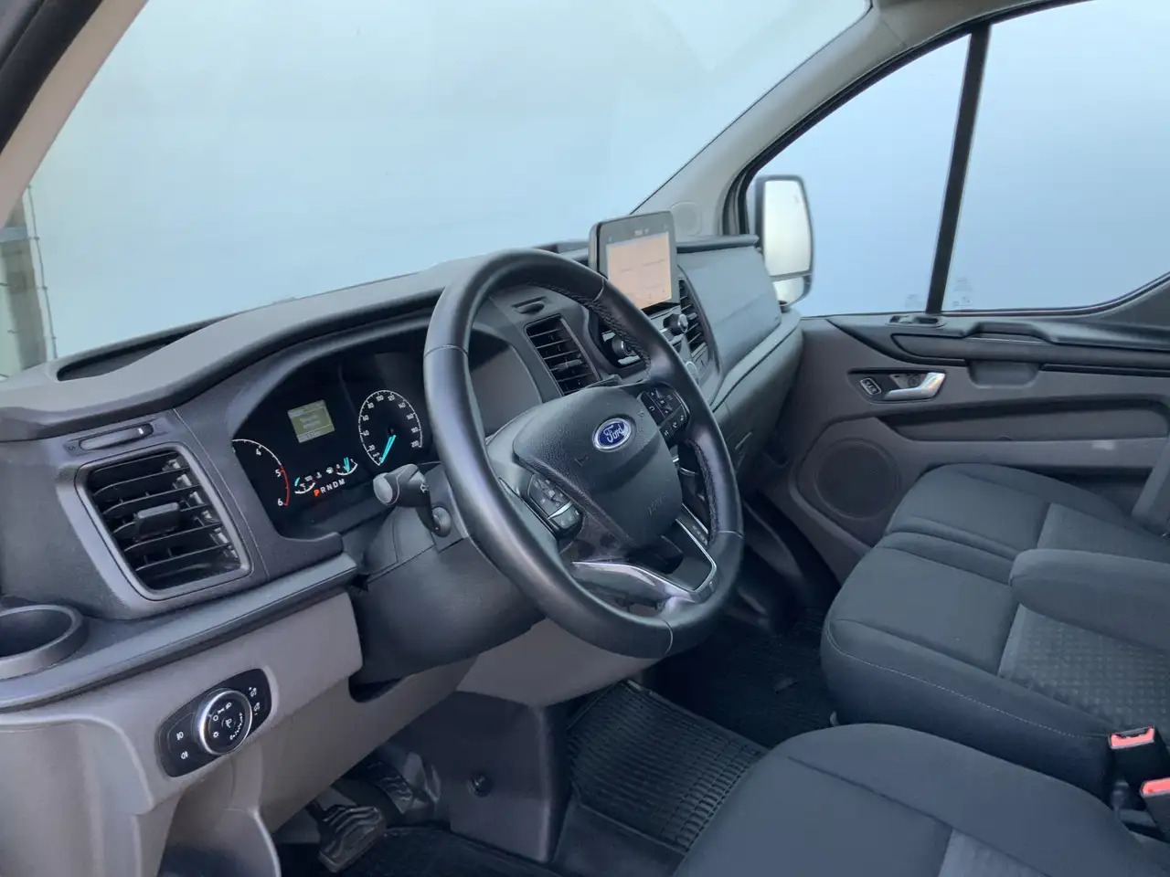 Ford Transit Custom 300 2.0 TDCI L1H1 Limited Airco Cruise Camera 3 Zi - Furgon: slika 5 Ford Transit Custom 300 2.0 TDCI L1H1 Limited Airco Cruise Camera 3 Zi - Furgon: slika 5