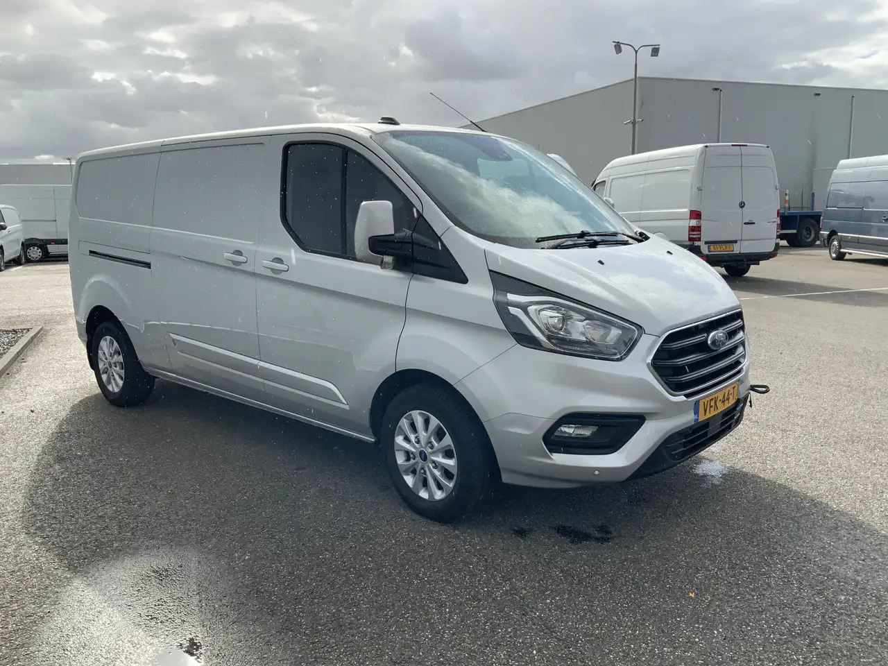 Ford Transit Custom 300 2.0 TDCI (MOTOR DEFECT!!) L2H2 Airco Navi 3 Zi - Furgon: slika 2 Ford Transit Custom 300 2.0 TDCI (MOTOR DEFECT!!) L2H2 Airco Navi 3 Zi - Furgon: slika 2