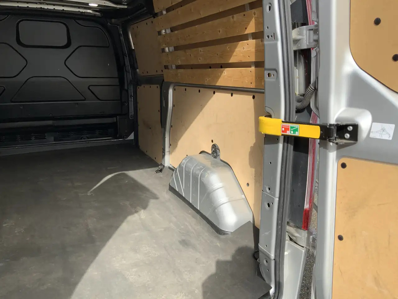 Ford Transit Custom 300 2.0 TDCI (MOTOR DEFECT!!) L2H2 Airco Navi 3 Zi Ford Transit Custom 300 2.0 TDCI (MOTOR DEFECT!!) L2H2 Airco Navi 3 Zi: slika 12 Ford Transit Custom 300 2.0 TDCI (MOTOR DEFECT!!) L2H2 Airco Navi 3 Zi Ford Transit Custom 300 2.0 TDCI (MOTOR DEFECT!!) L2H2 Airco Navi 3 Zi: slika 12