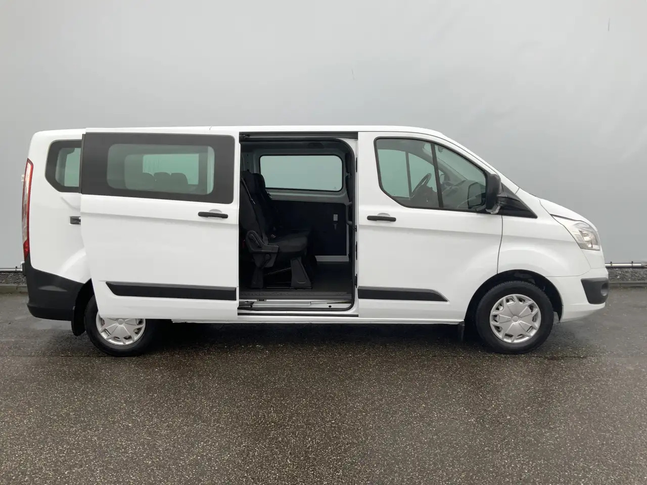 Putnički kombi Ford Transit Custom 300 2.2 TDCI L2H1 (11000,- ex btw /ex bpm)Trend: slika 15 Putnički kombi Ford Transit Custom 300 2.2 TDCI L2H1 (11000,- ex btw /ex bpm)Trend: slika 15