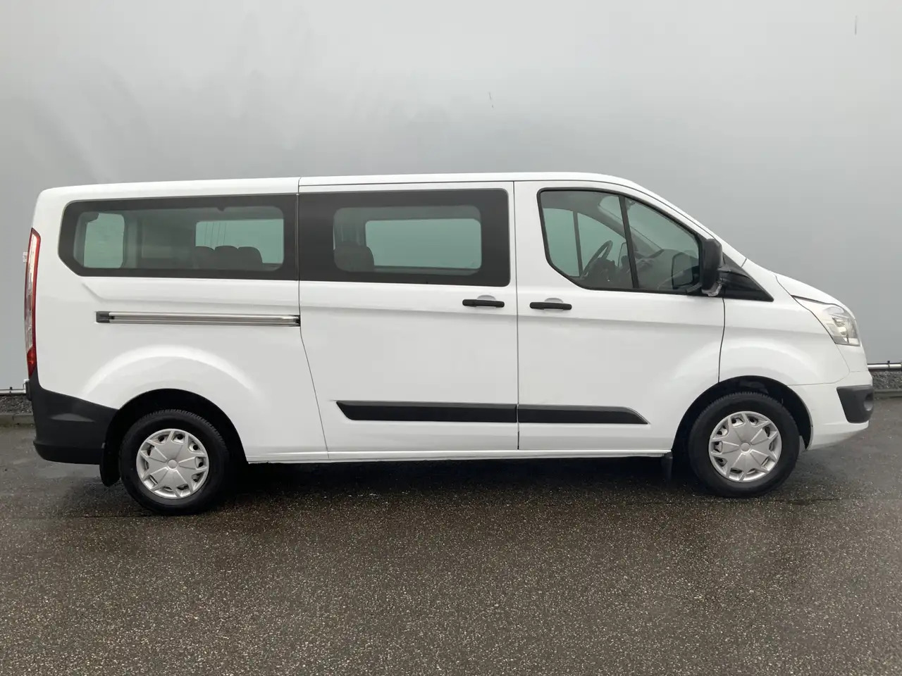 Putnički kombi Ford Transit Custom 300 2.2 TDCI L2H1 (11000,- ex btw /ex bpm)Trend: slika 16 Putnički kombi Ford Transit Custom 300 2.2 TDCI L2H1 (11000,- ex btw /ex bpm)Trend: slika 16