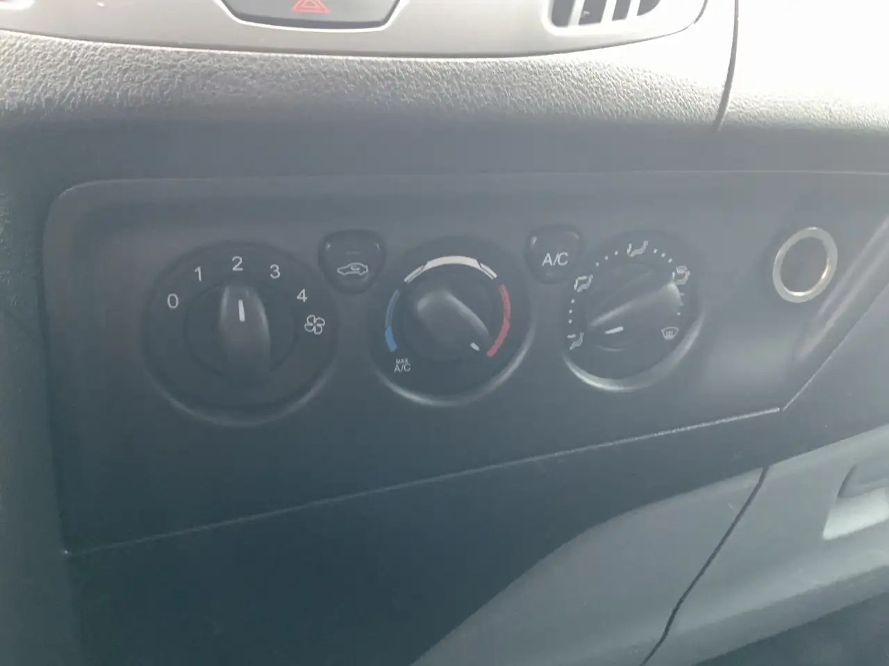 Putnički kombi Ford Transit Custom 300 2.2 TDCI L2H1 (11000,- ex btw /ex bpm)Trend: slika 19 Putnički kombi Ford Transit Custom 300 2.2 TDCI L2H1 (11000,- ex btw /ex bpm)Trend: slika 19