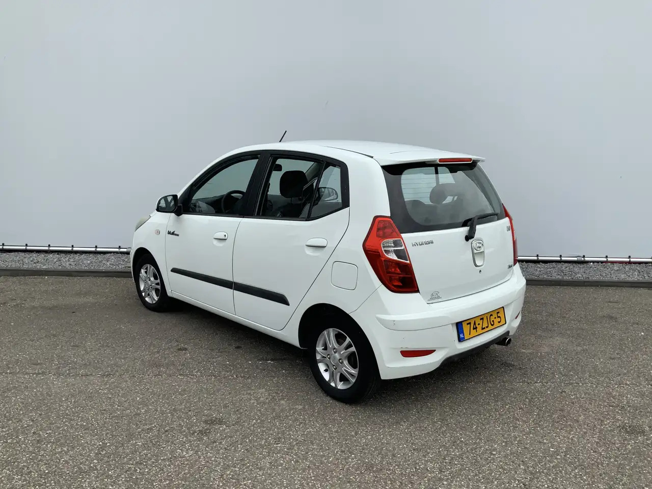 Hyundai i10 1.0 Pro 54083 KM! Airco, Lichtmetalen Wielen! - Hečbek: slika 3 Hyundai i10 1.0 Pro 54083 KM! Airco, Lichtmetalen Wielen! - Hečbek: slika 3