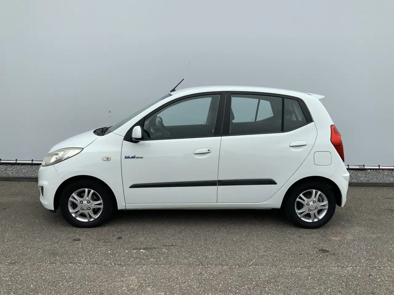 Hyundai i10 1.0 Pro 54083 KM! Airco, Lichtmetalen Wielen! - Hečbek: slika 2 Hyundai i10 1.0 Pro 54083 KM! Airco, Lichtmetalen Wielen! - Hečbek: slika 2