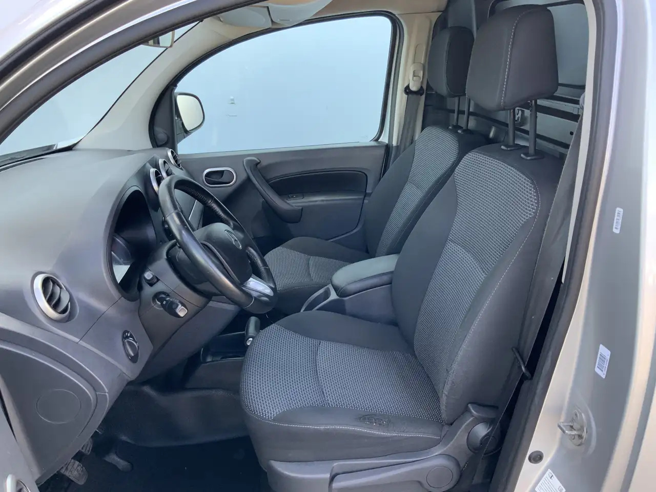 Mercedes-Benz Citan 109 CDI BlueEFFICIENCY Airco Cruise Euro 5 - Mali kombi: slika 4 Mercedes-Benz Citan 109 CDI BlueEFFICIENCY Airco Cruise Euro 5 - Mali kombi: slika 4