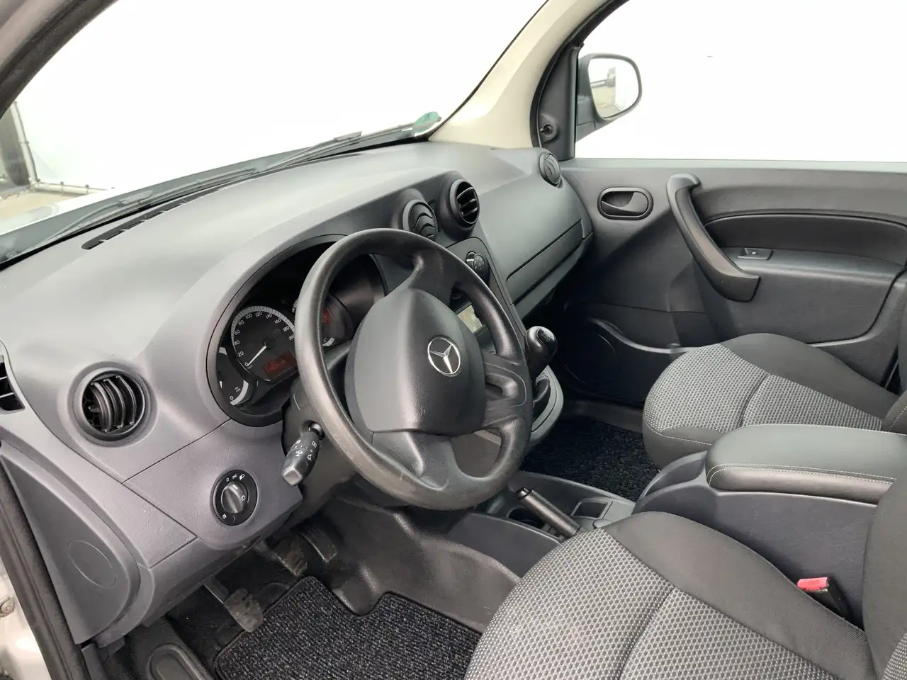 Mercedes-Benz Citan 109 CDI BlueEFFICIENCY Business Ambition Airco Tre - Mali kombi: slika 5 Mercedes-Benz Citan 109 CDI BlueEFFICIENCY Business Ambition Airco Tre - Mali kombi: slika 5