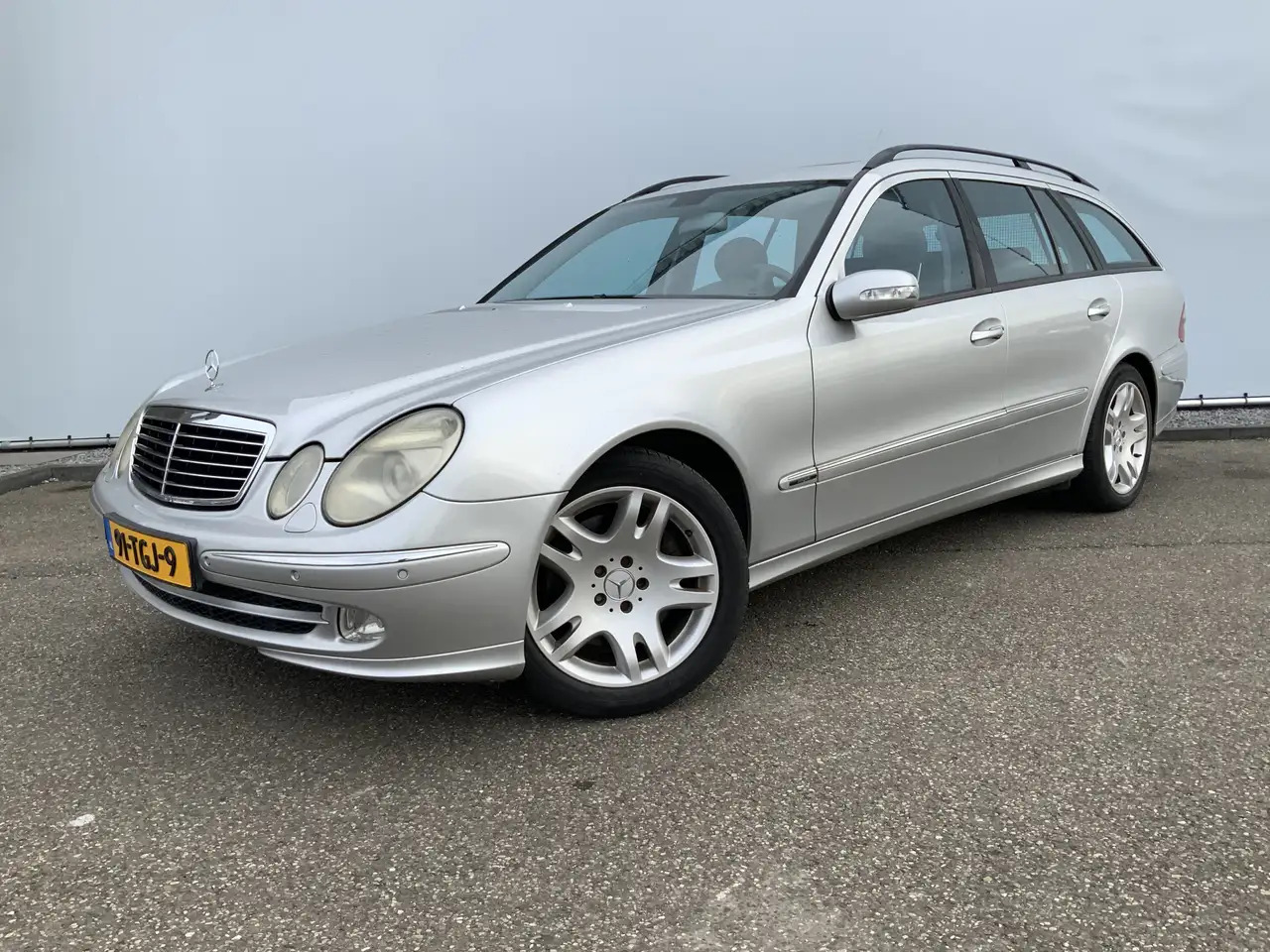 Mercedes-Benz E 500 Combi V8 Elegance 4-Matic airmatic,full option - Karavan: slika 1 Mercedes-Benz E 500 Combi V8 Elegance 4-Matic airmatic,full option - Karavan: slika 1