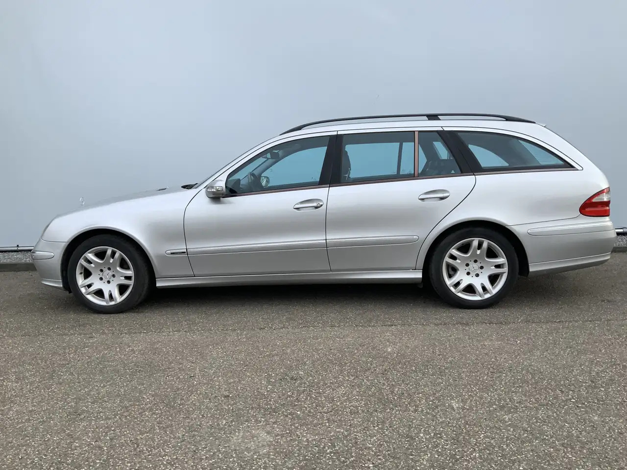 Mercedes-Benz E 500 Combi V8 Elegance 4-Matic airmatic,full option - Karavan: slika 3 Mercedes-Benz E 500 Combi V8 Elegance 4-Matic airmatic,full option - Karavan: slika 3