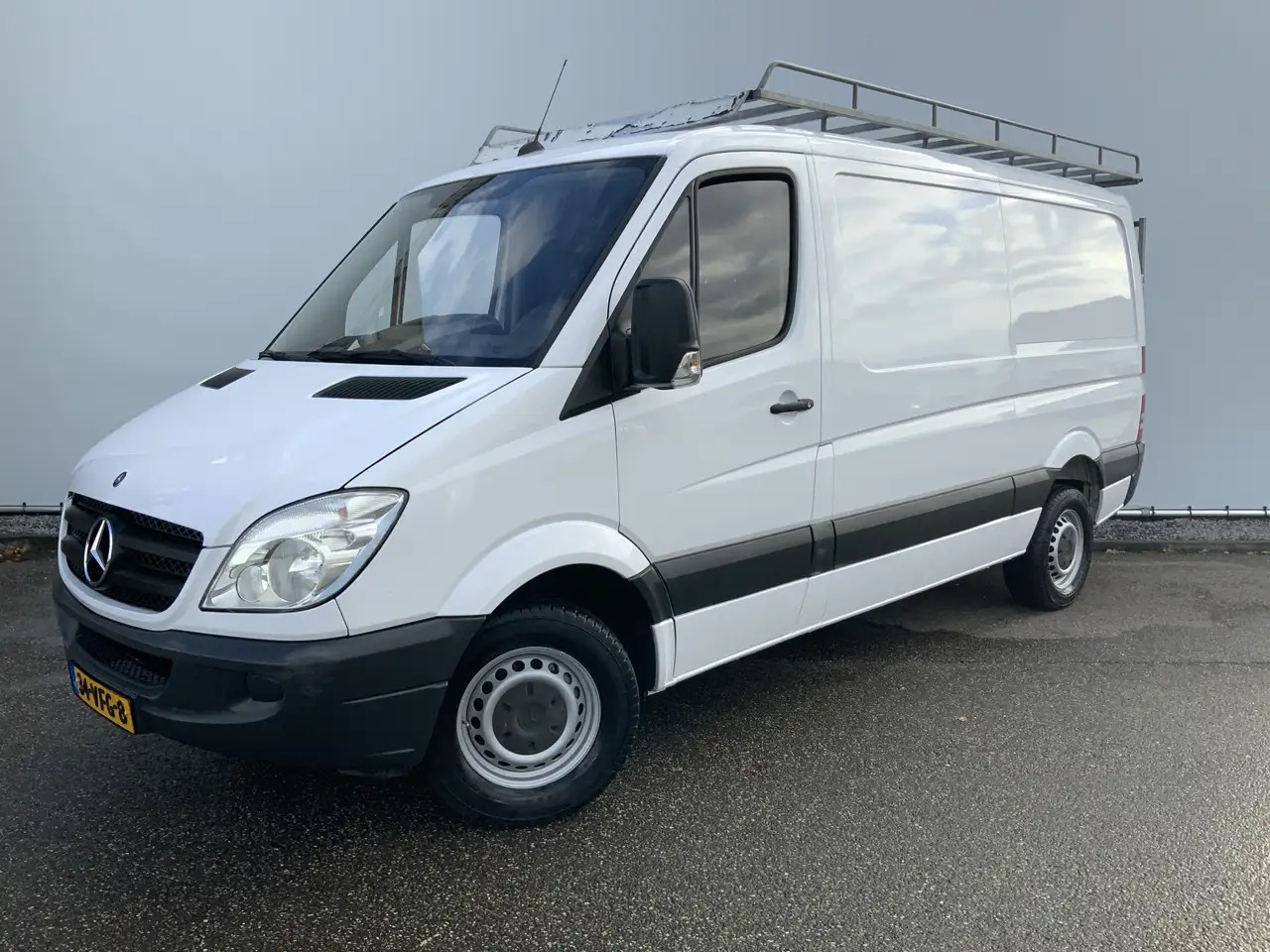 Mercedes-Benz Sprinter 311 2.2 CDI 366 L2H1 Automaat 3 Zits Trekaak 2800k - Furgon: slika 1 Mercedes-Benz Sprinter 311 2.2 CDI 366 L2H1 Automaat 3 Zits Trekaak 2800k - Furgon: slika 1