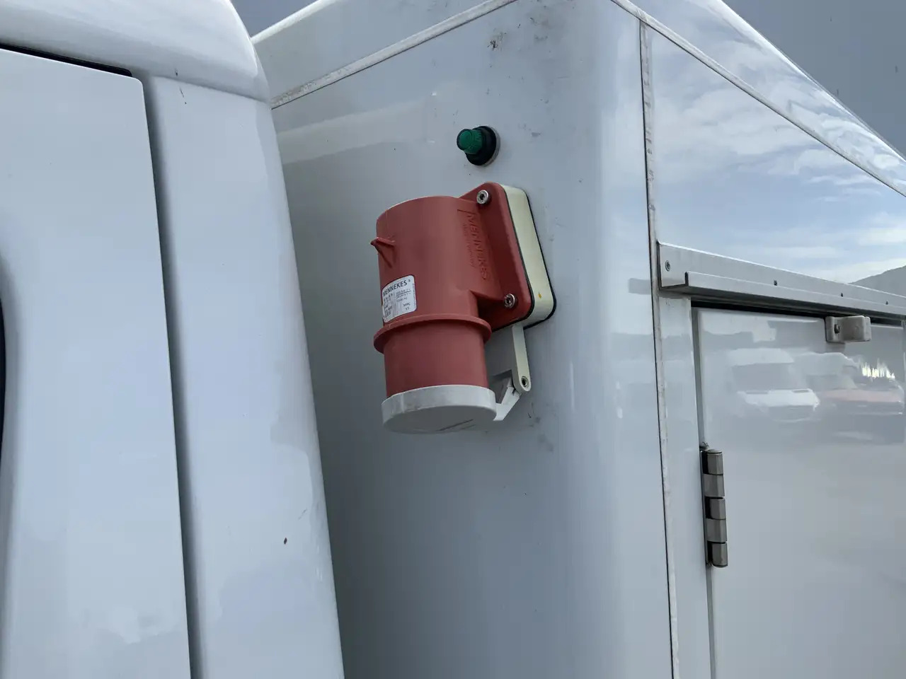 Mercedes-Benz Sprinter 311 2.2 CDI 366 ijsAuto - 40 C. Deuren 10 Euro 6 - Dostavno vozilo hladnjača: slika 2 Mercedes-Benz Sprinter 311 2.2 CDI 366 ijsAuto - 40 C. Deuren 10 Euro 6 - Dostavno vozilo hladnjača: slika 2