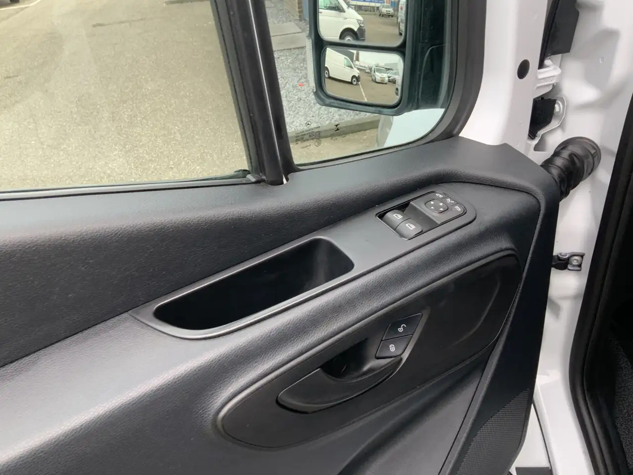 Furgon Mercedes-Benz Sprinter 311 2.2 CDI L2H2 Automaat Airco 3 Zits Imperiaal T: slika 6