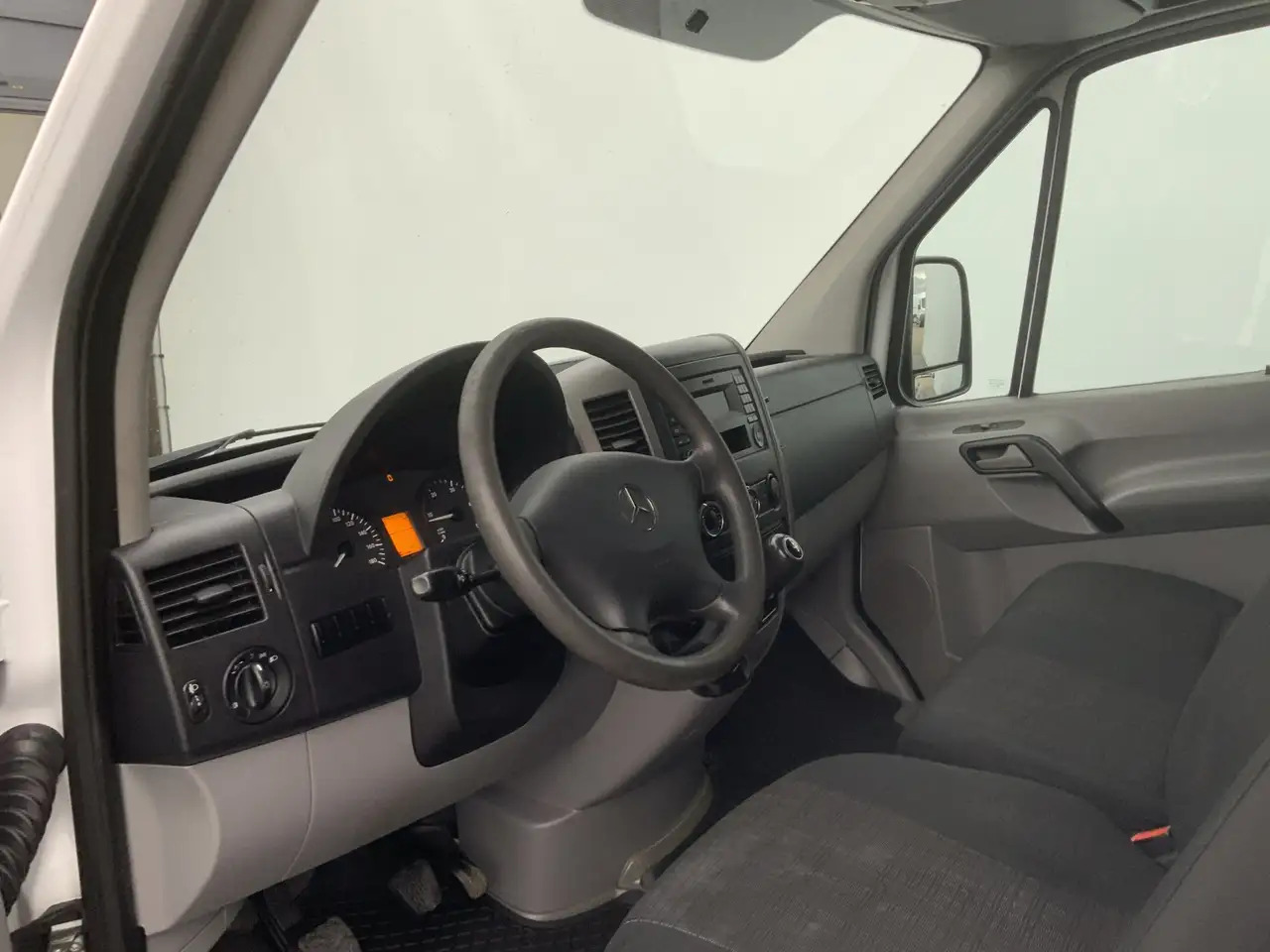 Mercedes-Benz Sprinter 313 2.2 CDI 366 L2H2 Airco 3 Zits Opstap extra Slo - Furgon: slika 5 Mercedes-Benz Sprinter 313 2.2 CDI 366 L2H2 Airco 3 Zits Opstap extra Slo - Furgon: slika 5