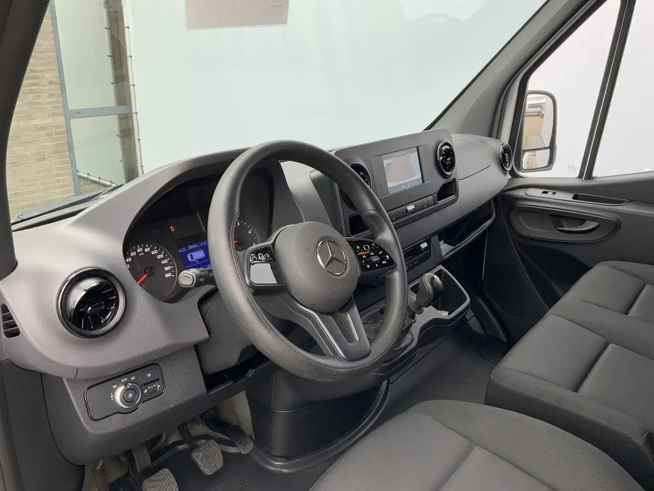 Mercedes-Benz Sprinter 314 2.2 CDI L2H2 Airco Camera Navi 3 Zits MBUX Sch - Furgon: slika 5 Mercedes-Benz Sprinter 314 2.2 CDI L2H2 Airco Camera Navi 3 Zits MBUX Sch - Furgon: slika 5