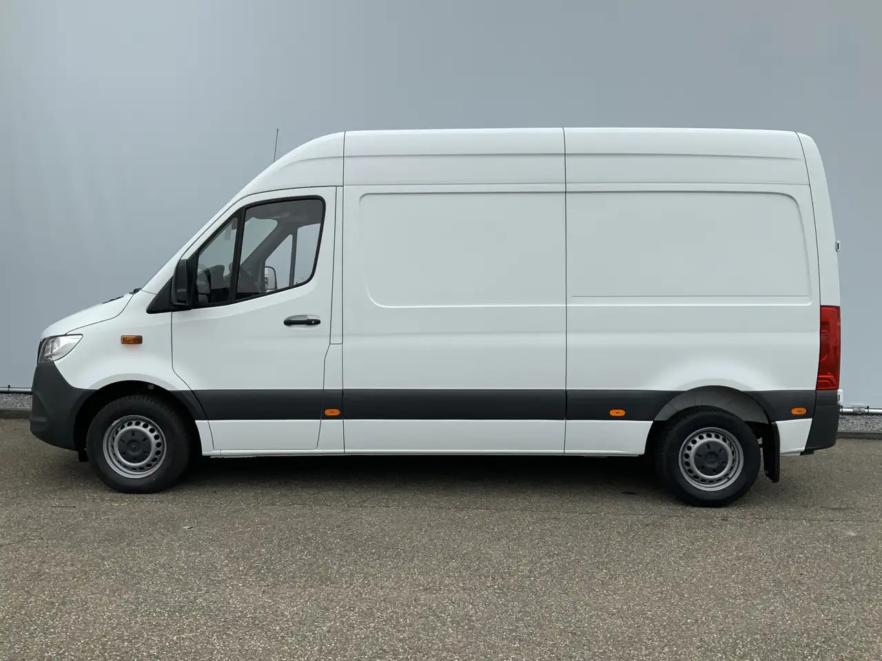 Mercedes-Benz Sprinter 314 2.2 CDI L2H2 Airco Camera Navi 3 Zits MBUX Sch - Furgon: slika 3 Mercedes-Benz Sprinter 314 2.2 CDI L2H2 Airco Camera Navi 3 Zits MBUX Sch - Furgon: slika 3