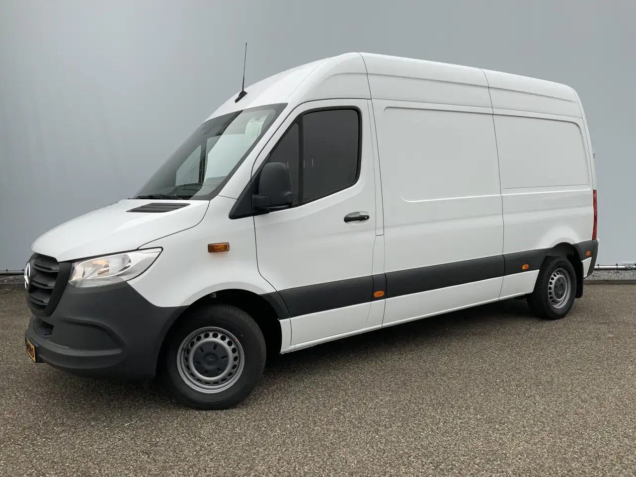 Mercedes-Benz Sprinter 314 2.2 CDI L2H2 Airco Camera Navi 3 Zits MBUX Sch - Furgon: slika 1 Mercedes-Benz Sprinter 314 2.2 CDI L2H2 Airco Camera Navi 3 Zits MBUX Sch - Furgon: slika 1