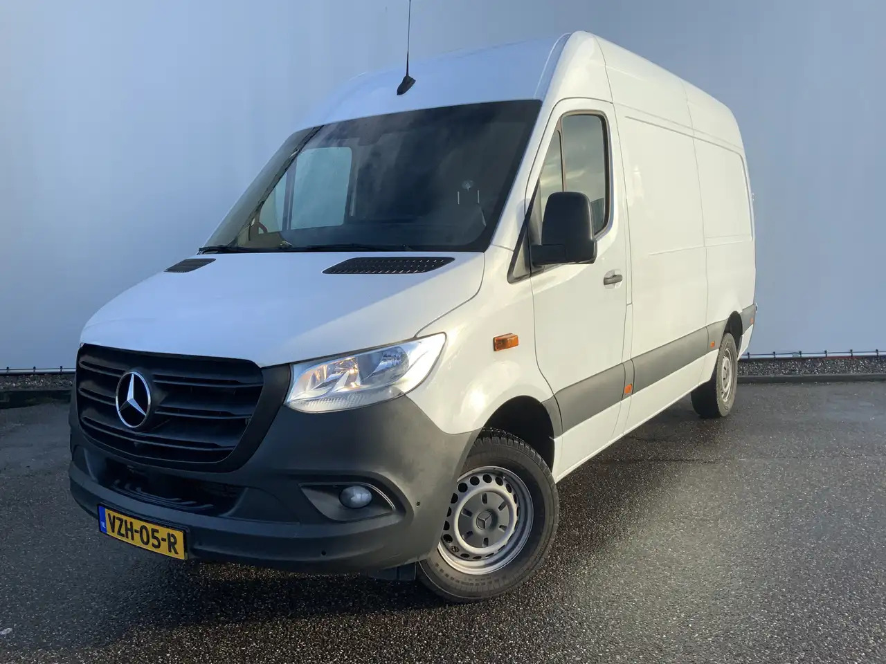 Mercedes-Benz Sprinter 317 1.9 CDI L2H2 RWD Cruise Airco 3 Zits Camera 36 - Furgon: slika 1 Mercedes-Benz Sprinter 317 1.9 CDI L2H2 RWD Cruise Airco 3 Zits Camera 36 - Furgon: slika 1