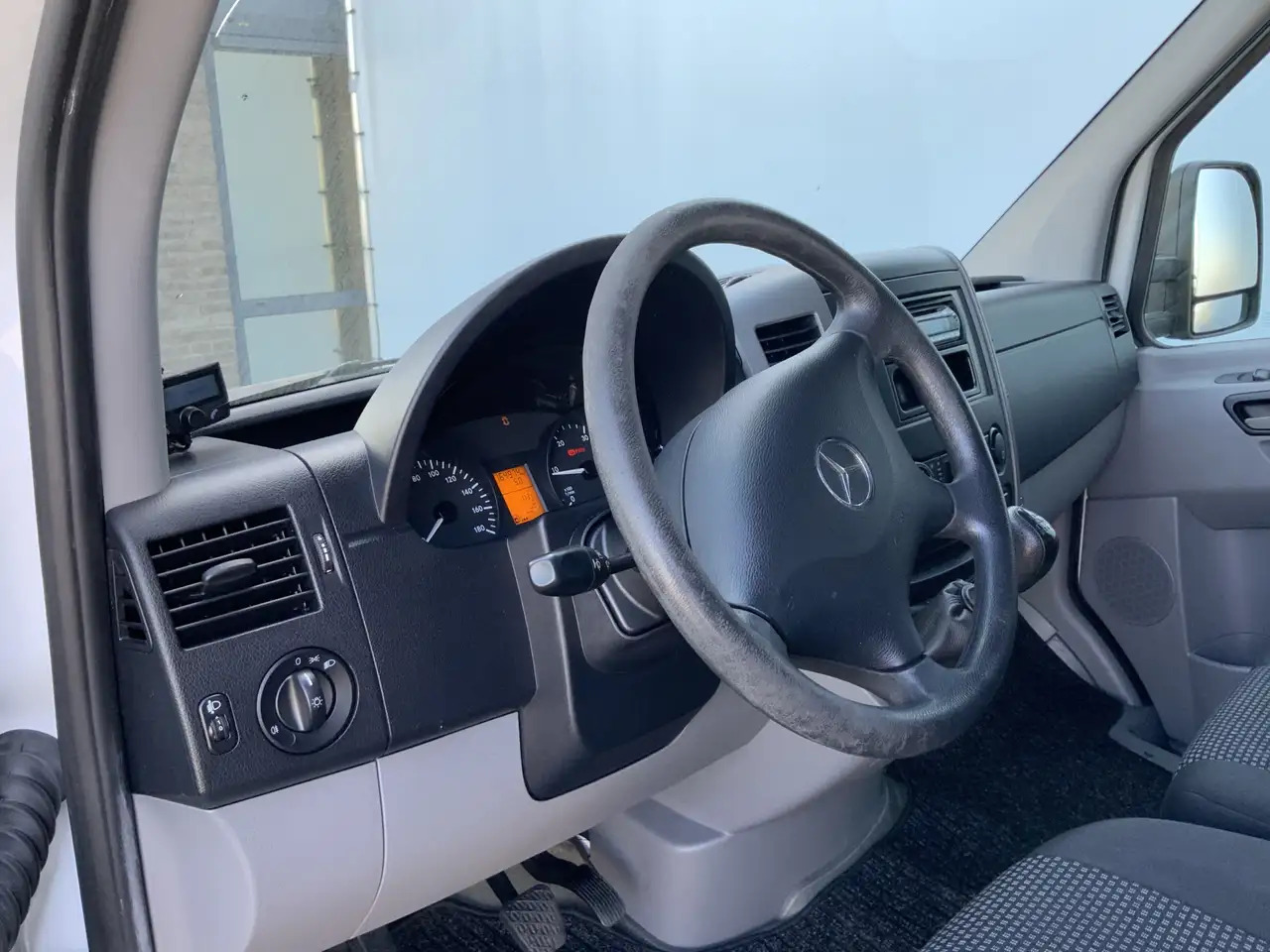 Mercedes-Benz Sprinter 515 2.2 CDI 432 Meubelbak 5,10 MTR.&Deuren Airco 3 - Dostavno vozilo sa zatvorenim sandukom: slika 5 Mercedes-Benz Sprinter 515 2.2 CDI 432 Meubelbak 5,10 MTR.&Deuren Airco 3 - Dostavno vozilo sa zatvorenim sandukom: slika 5
